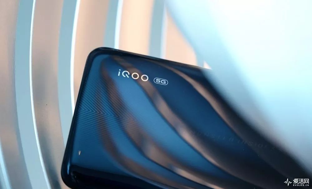 iQOO Pro：未来最值得入手的5G手机，性能与性价比兼具