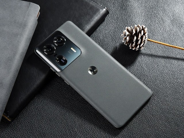 2024年AI手机元年：moto X50 Ultra深度体验，百倍潜望追光AI影像系统评测