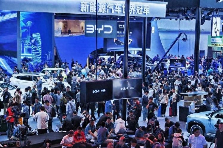 智能驾驶汽车现状_智能驾驶汽车的发展趋势_汽车的智能驾驶技术：未来的出行选择